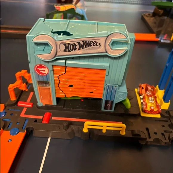 Hot Wheels City Ultimate Garage Accessory Sets - Picture 6 of 11